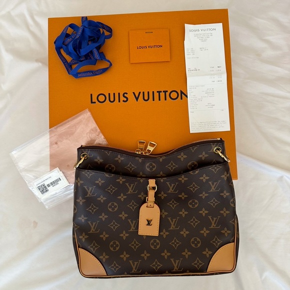 Louis Vuitton - Picture 2 of 3